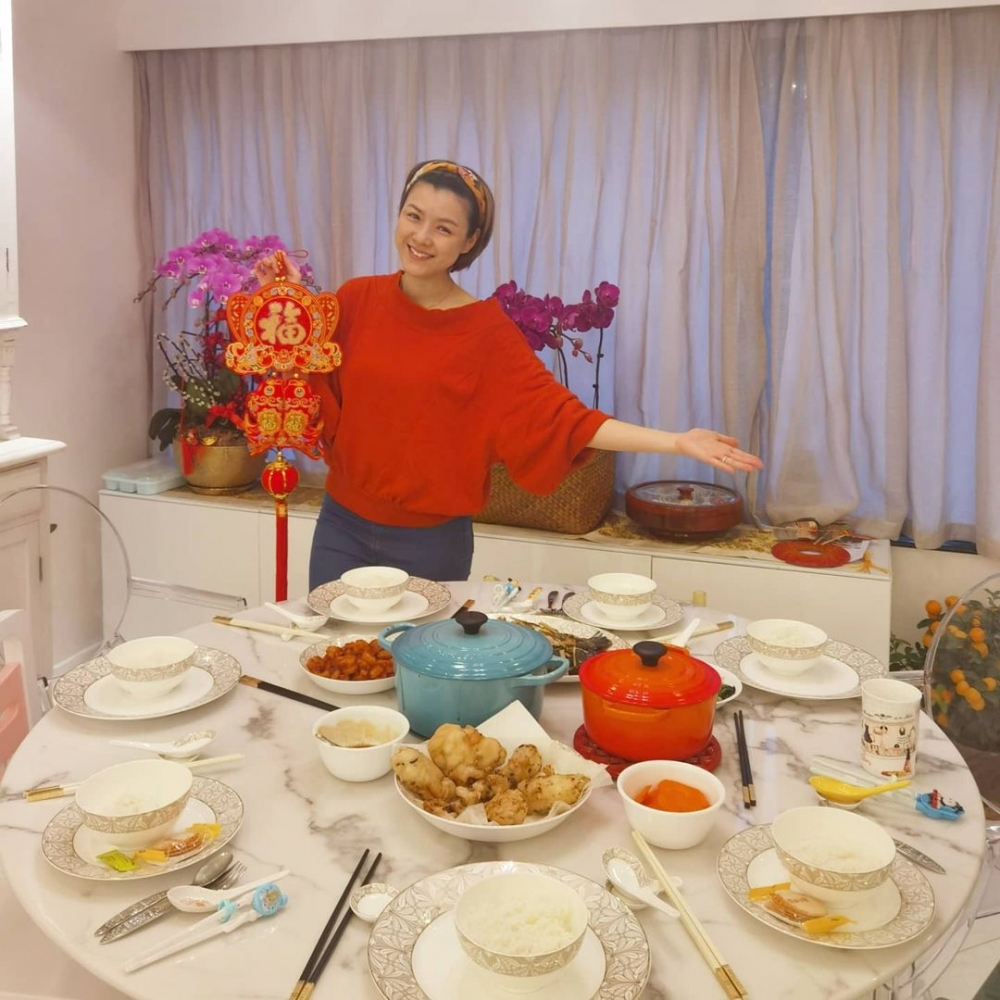 飯廳內擺放超大嘅圓桌,可以同時容納好多人!