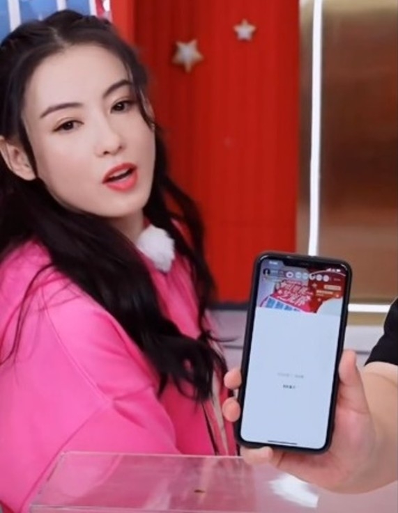 因為太多人衝入直播台睇柏芝，系統一度癱瘓