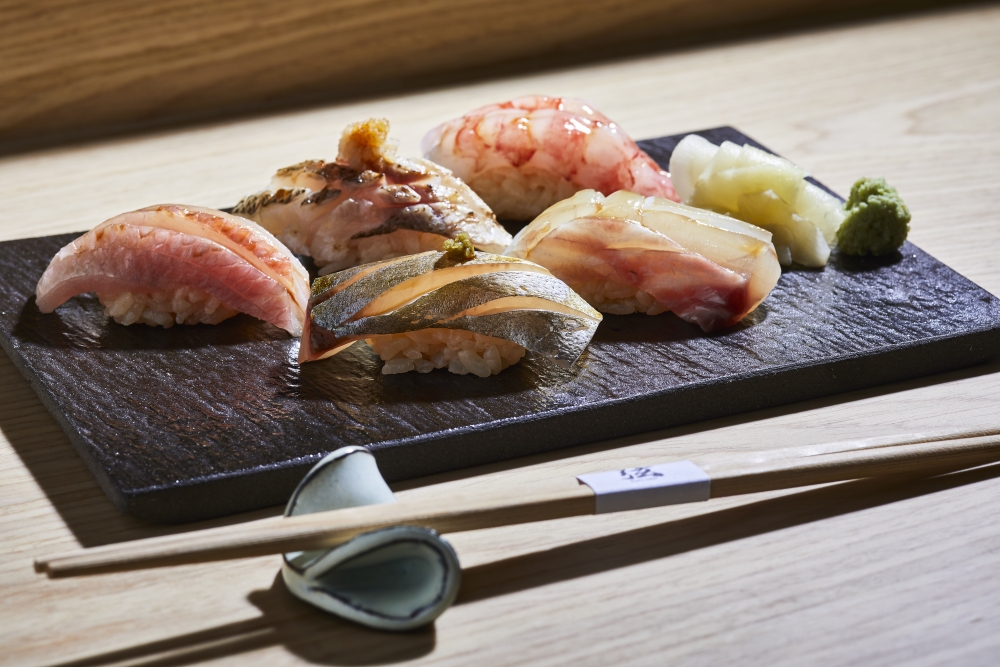 「弦 Sushi Gen」主打Omakase,午市$450食到10件廚師發辦的手握壽司。