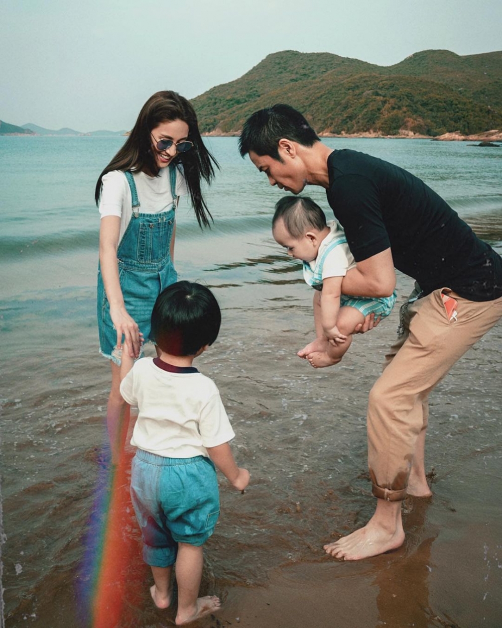 陳凱琳表示有一次帶咗仔仔出門玩一日,個人好攰,喺仔仔獨自睇書嘅時候突然感到湊仔嘅壓力,忍唔住流淚。
