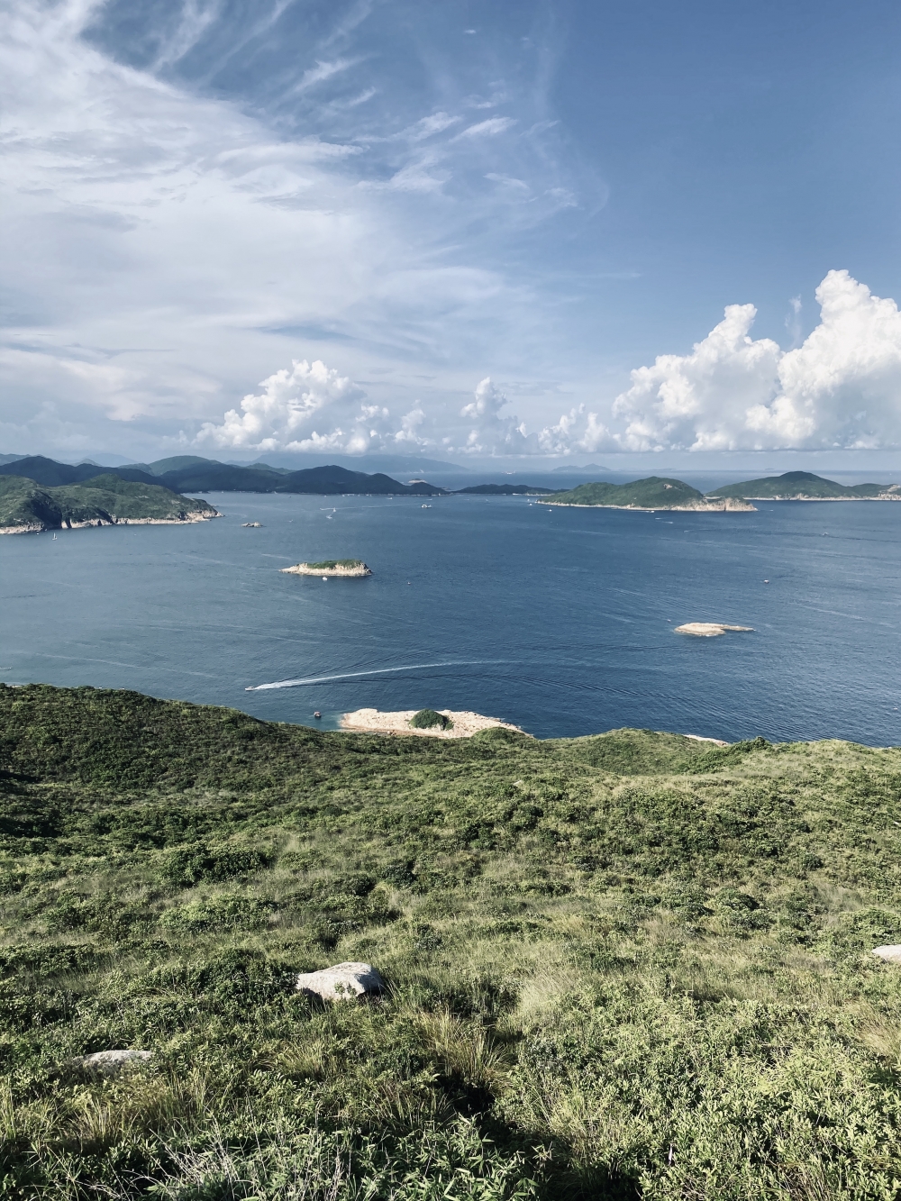 將這個原名叫「爛排」的小島改叫成「綠蛋島」,真的很有創意,因為在高空上看這小島時,形狀真的很像一隻荷包蛋。