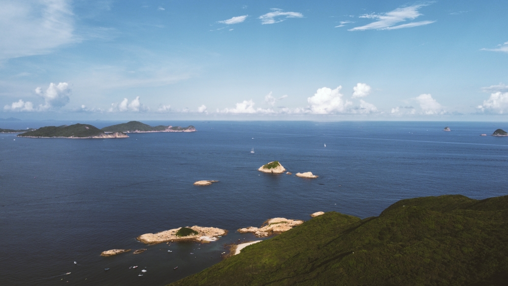 沿途可以邊走邊欣賞身旁的風景,一邊看海、一邊看山,更可飽覽清水灣半島兩面不同的景致。