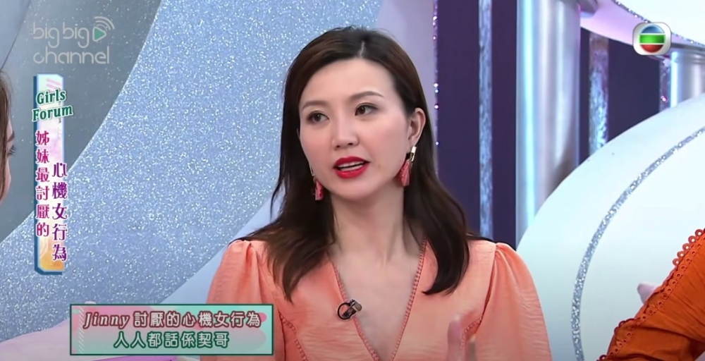 吳若希過往塊面比較圓潤。