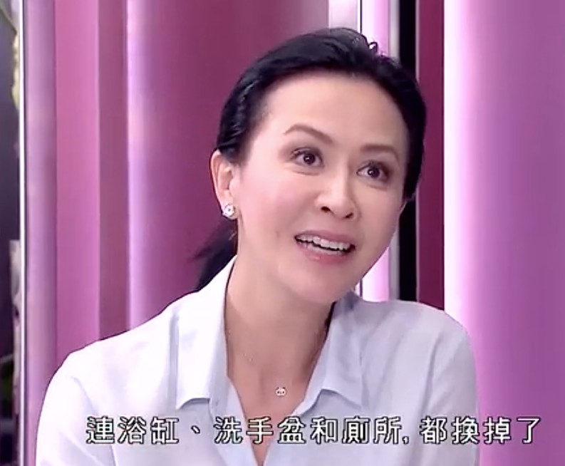 劉嘉玲表示自己返內地橫店拍戲時曾要求酒店將洗手間嘅馬桶、浴缸、洗手盆全部打爛