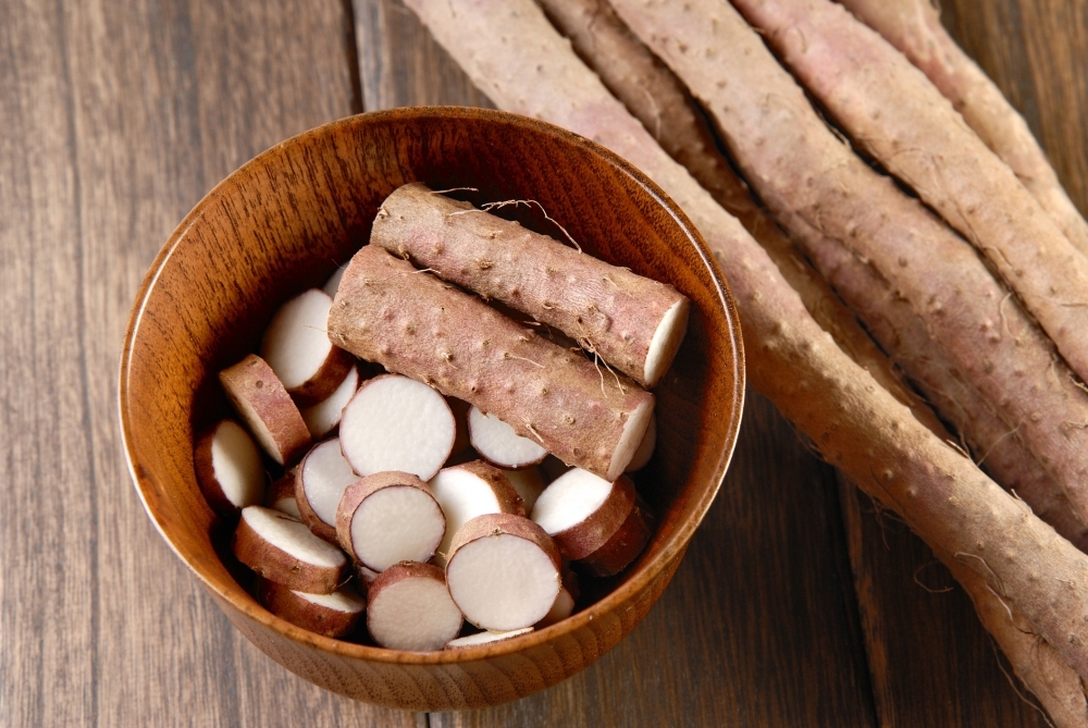 冬季保暖養腎食物推薦 | 山藥含有多種營養素，有健脾益胃、滋腎養生、降低血糖及預防心血管疾病等功效。