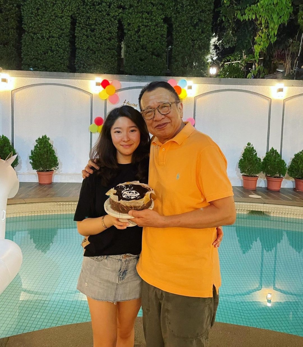 許昭雄豪宅內仲有游泳池!