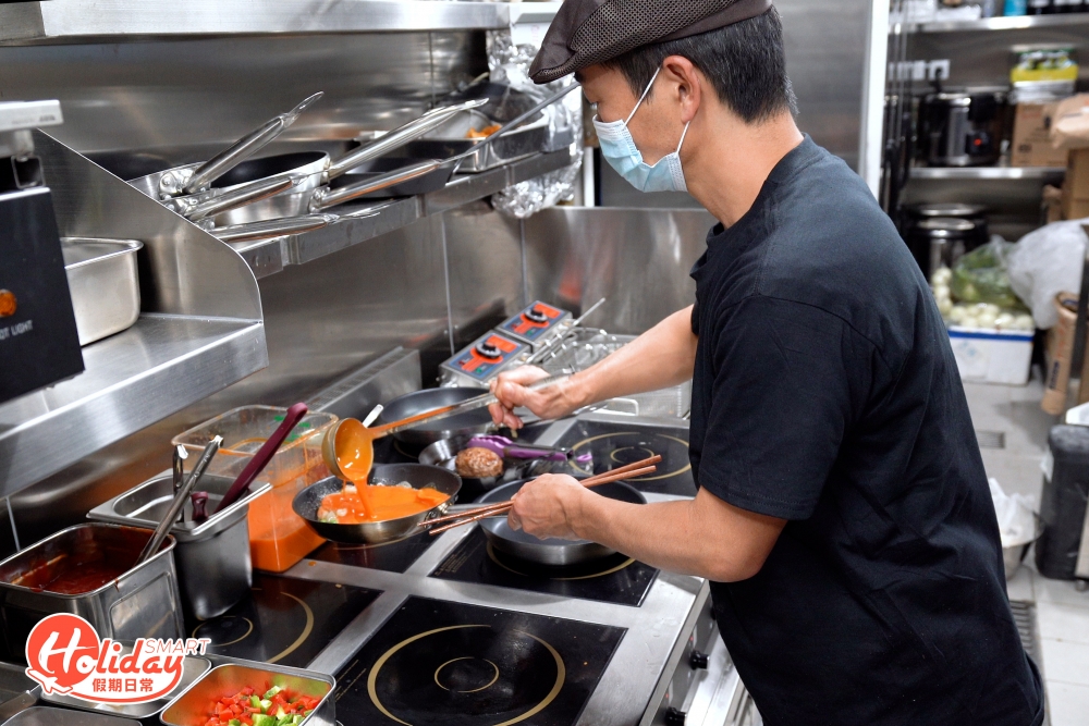 香港店由在日本總店受訓、有25年和洋料理經驗的日籍總廚安部良太坐鎮,將日本的味道帶來香港。