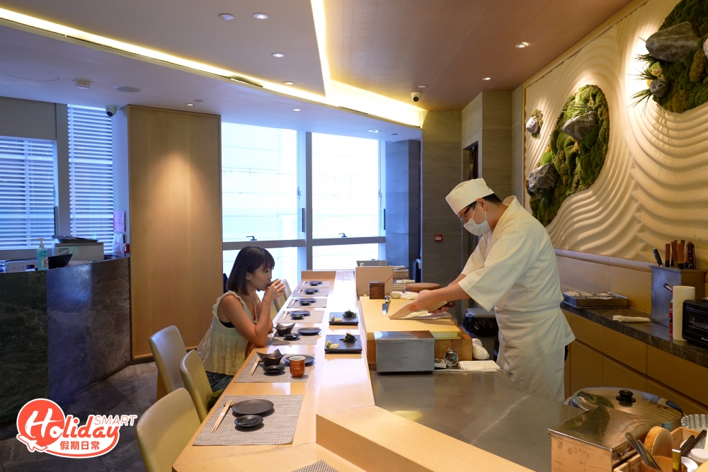 銅鑼灣這間主打日本料理的小店「如意」， 店內裝潢甚有日本庭園禪意， 以吧枱為主，營造乾淨企理的優雅感。