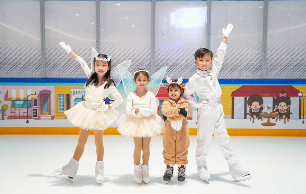 聖誕花式溜冰表演！