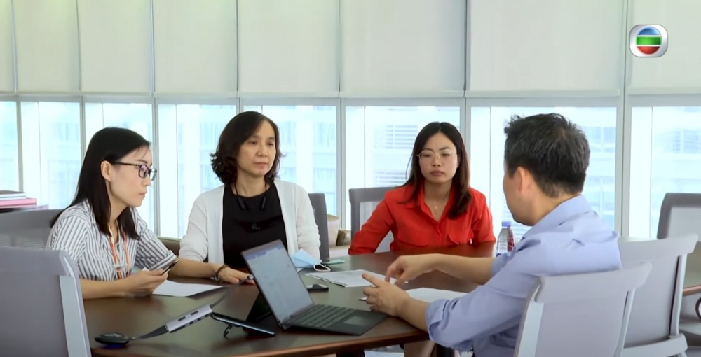 完成課程後,就要利用1年嘅簽證限期成功搵到工作,留喺香港!