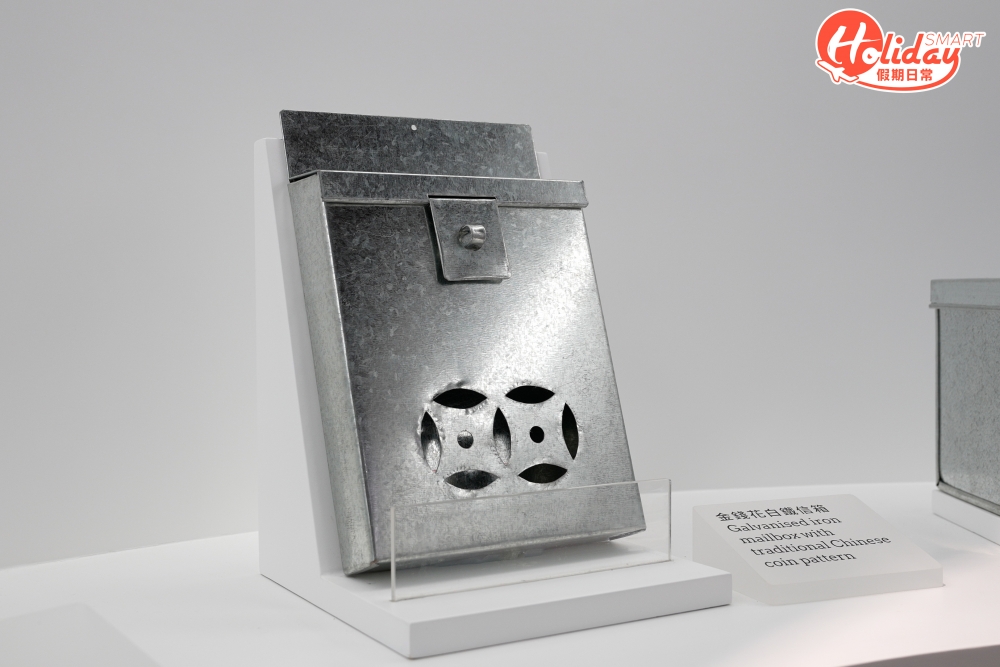 其中一個展廳，係介紹白鐵器具製作技藝，入面嘅展品包括呢啲充滿香港特色嘅信箱、錢箱同鐵閘。