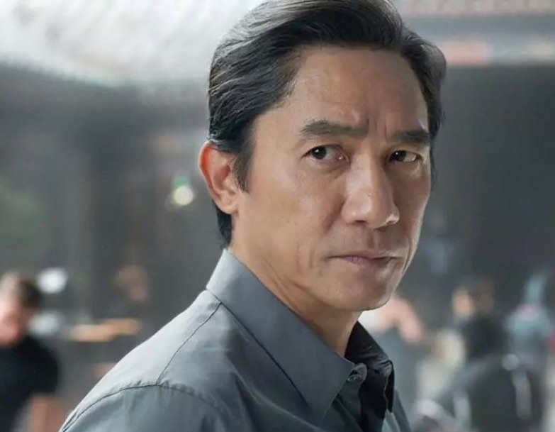 劉嘉玲又提到佢同梁朝偉生活習慣唔同，梁朝偉個人隨性好多，一返到屋企就瞓喺張床度