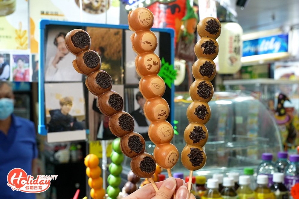 串串雞蛋仔有3款不同口味,包括原味、朱古力和抹茶,有超過8款配料隨意配搭,每串最平$15,其中推介非常可愛的蛋黃哥雞蛋仔,每粒都印有蛋黃哥模樣,打卡必買!