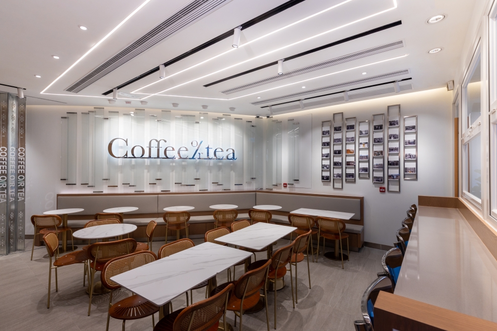 餐廳裝修行簡約風,以米、白與灰色為主調,感覺似Cafe。