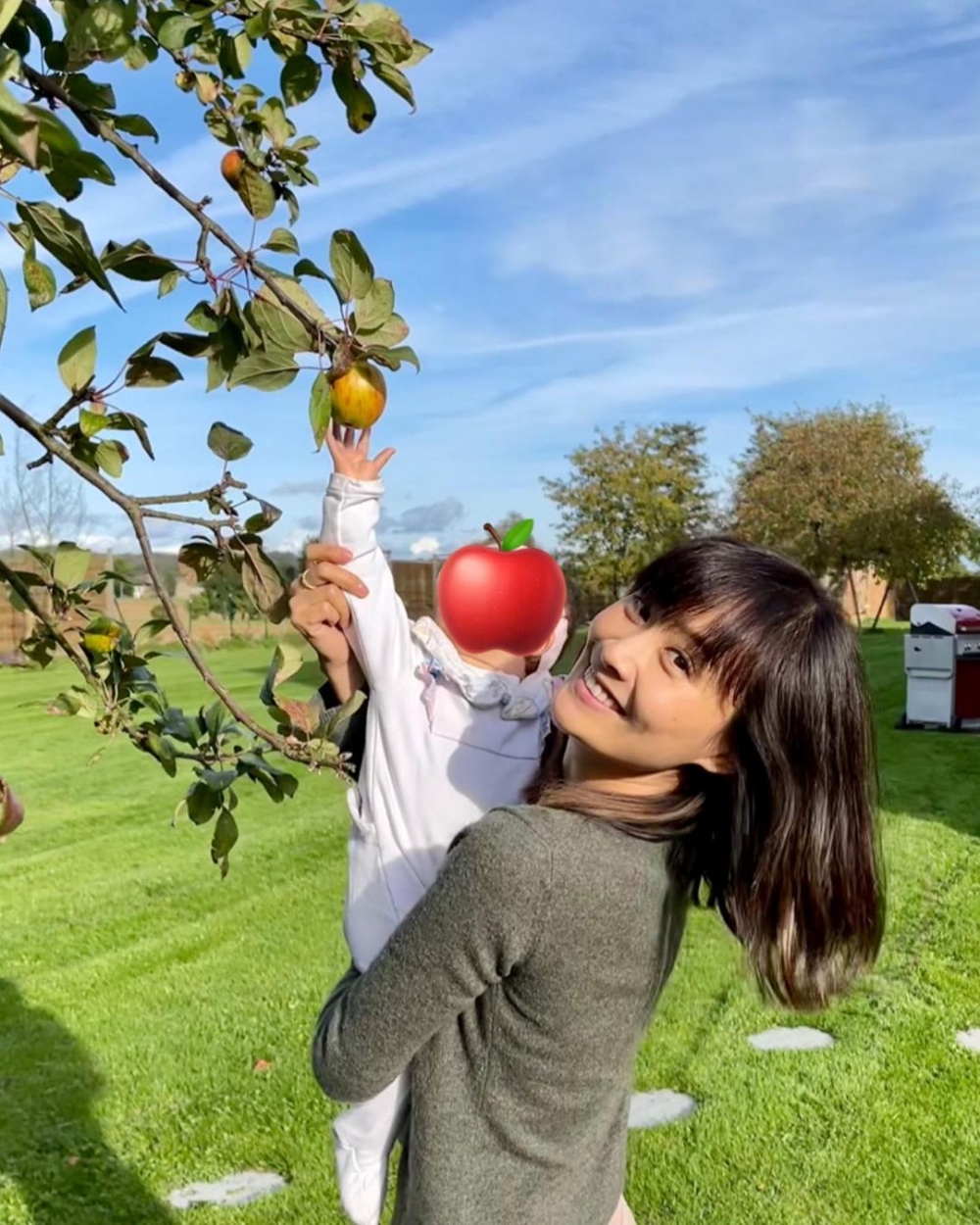 陳法拉嘅及肩瀏海髮型，顯得十分減齡！