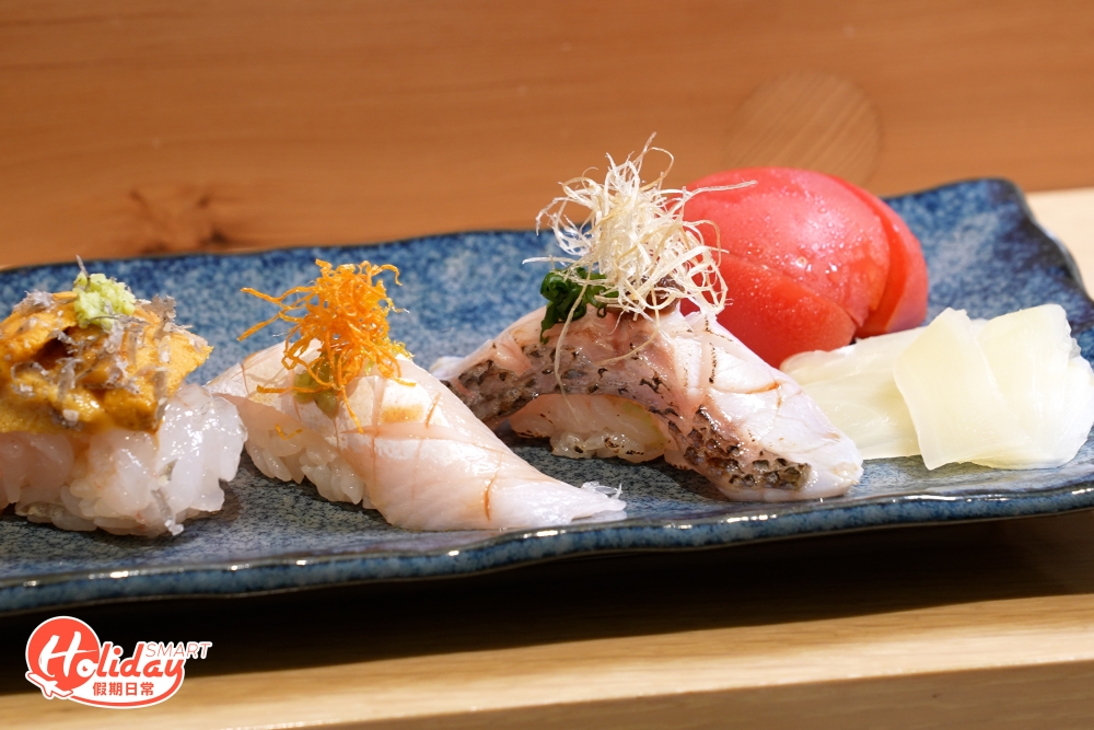 至於壽司方面有 金目鯛、平靜魚、白蝦海膽， 其中火灸黑鯥有陣陣焦香味，油香濃厚。