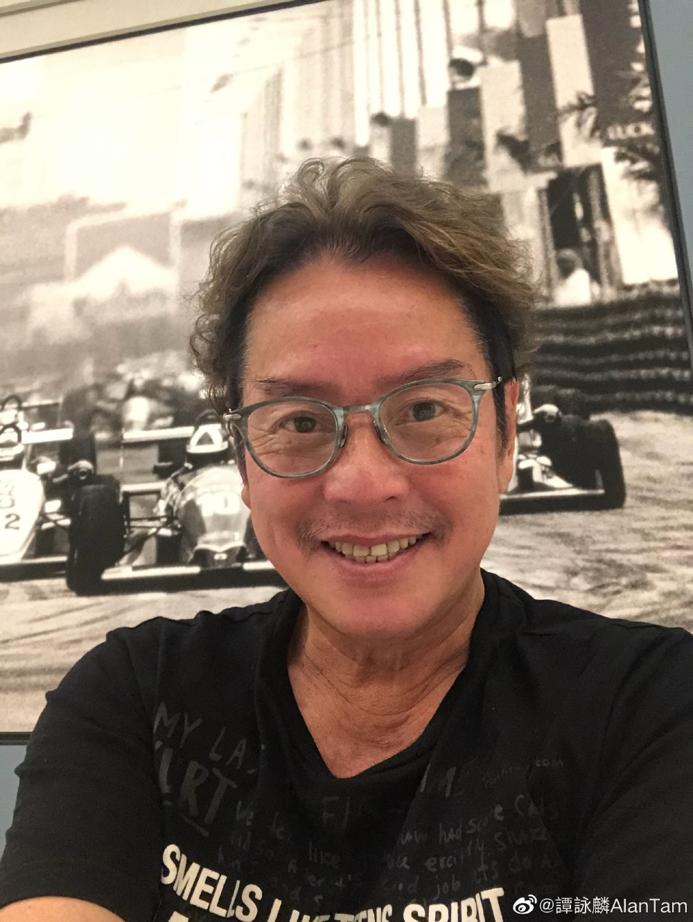 喺80年代,除咗梅姐、哥哥之外,仲有人稱「校長」嘅譚詠麟亦係紅極一時