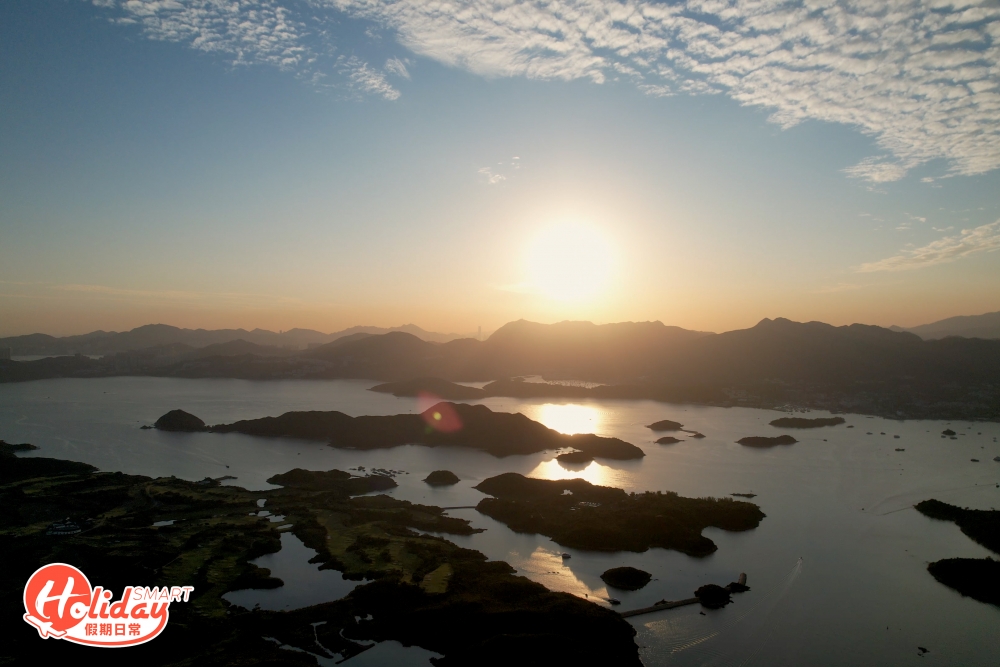 如果碰巧日落時份，陽光灑落海面閃閃發光景色更顯迷人！