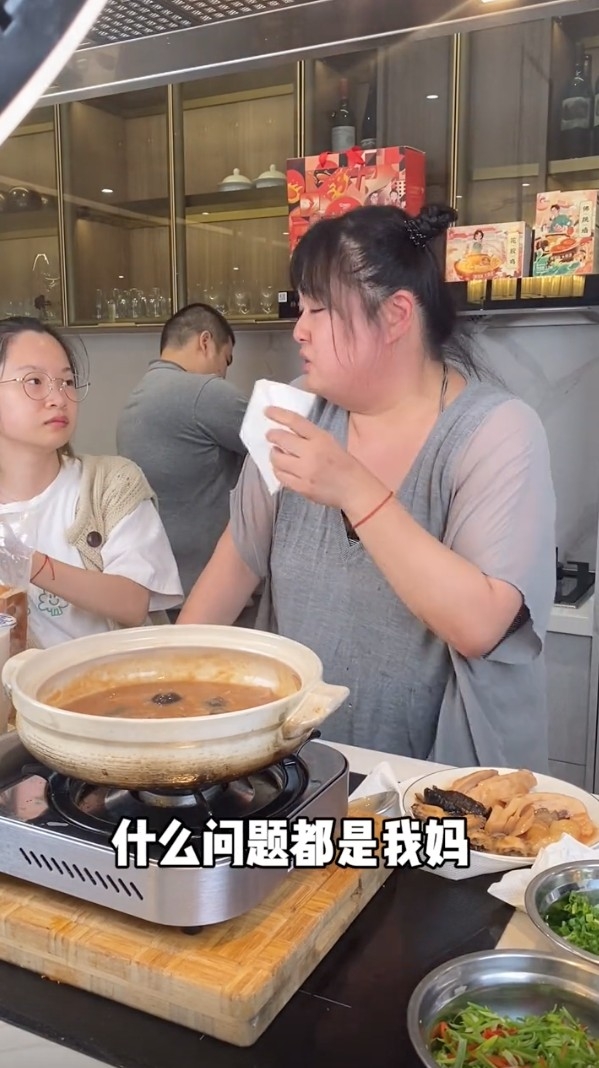 細細粒爆喊話：「都說一年才能回家一次，我從來都沒想過我會離開我媽那麼久。」