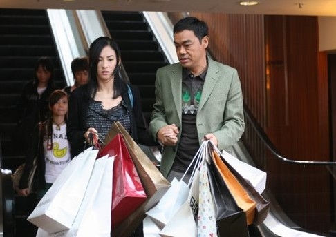 只有女友一方才可以慢慢行街購物？