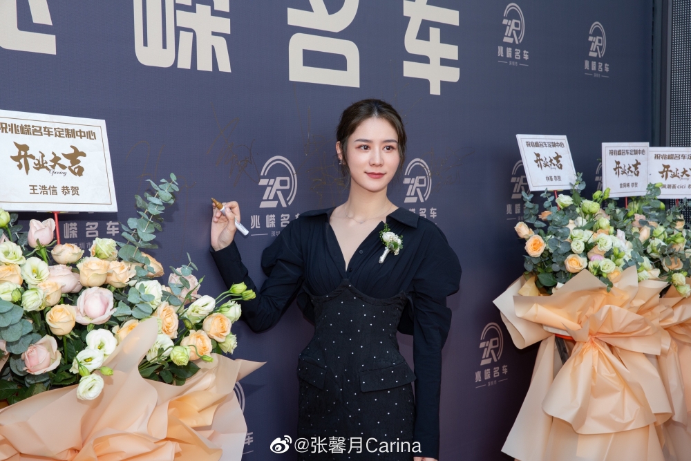 張馨月當日攞住價值約3萬嘅Hermès手袋,但就被網民話行頭唔夠!