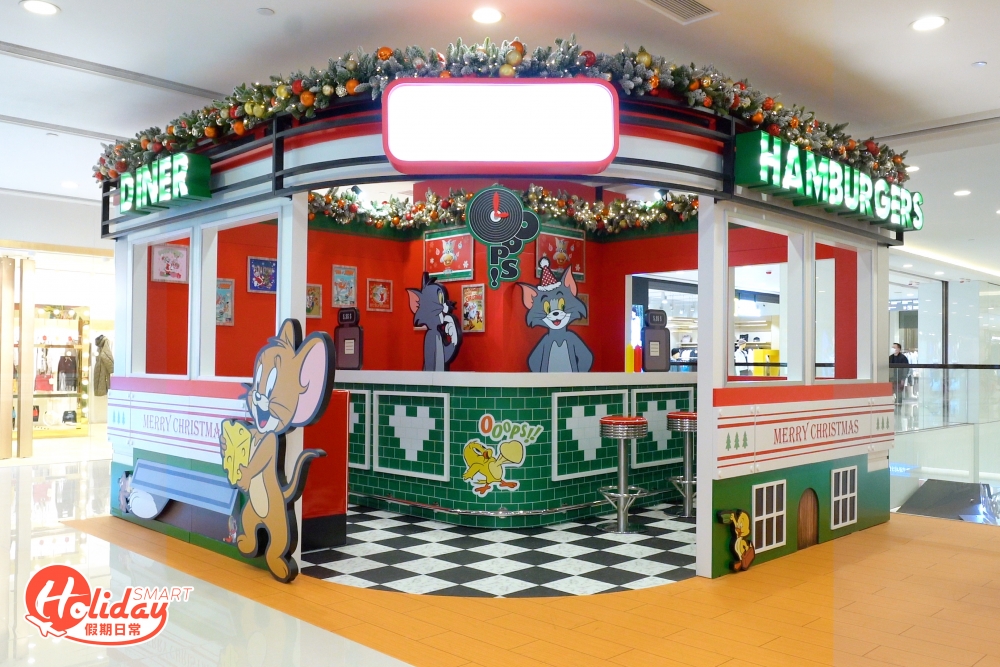 在旁邊Tom & Jerry 美式快餐店,轉眼間Tom已經變身成快餐店店長準備迎接大家光臨,周圍設有不少細緻打卡位。
