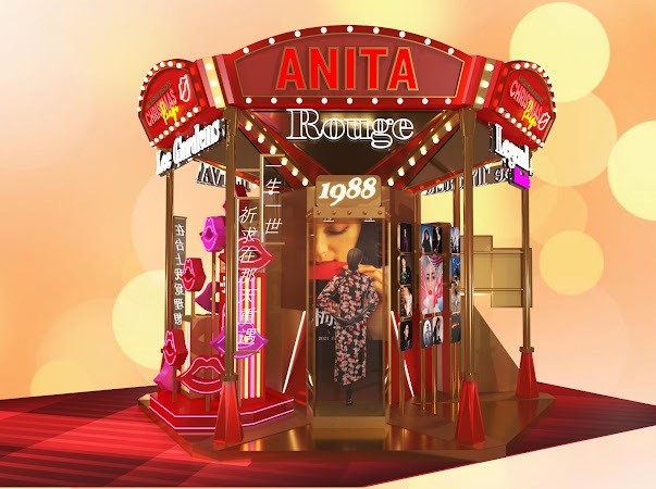 1988年：梅艷芳在電影業的黃金年代曾參與多部電影，包括喜劇角色及首奪金像影後的88年《胭脂扣》，飾演如花一角，演技備受肯定。今次以胭脂扣歌詞及劇中經典旗袍，再次喚起粉絲們昔日回憶！