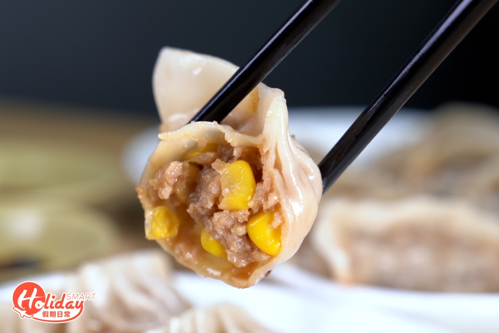 粟米呈金黃色,而且味道十分香甜,配上豬肉餡可以解膩。