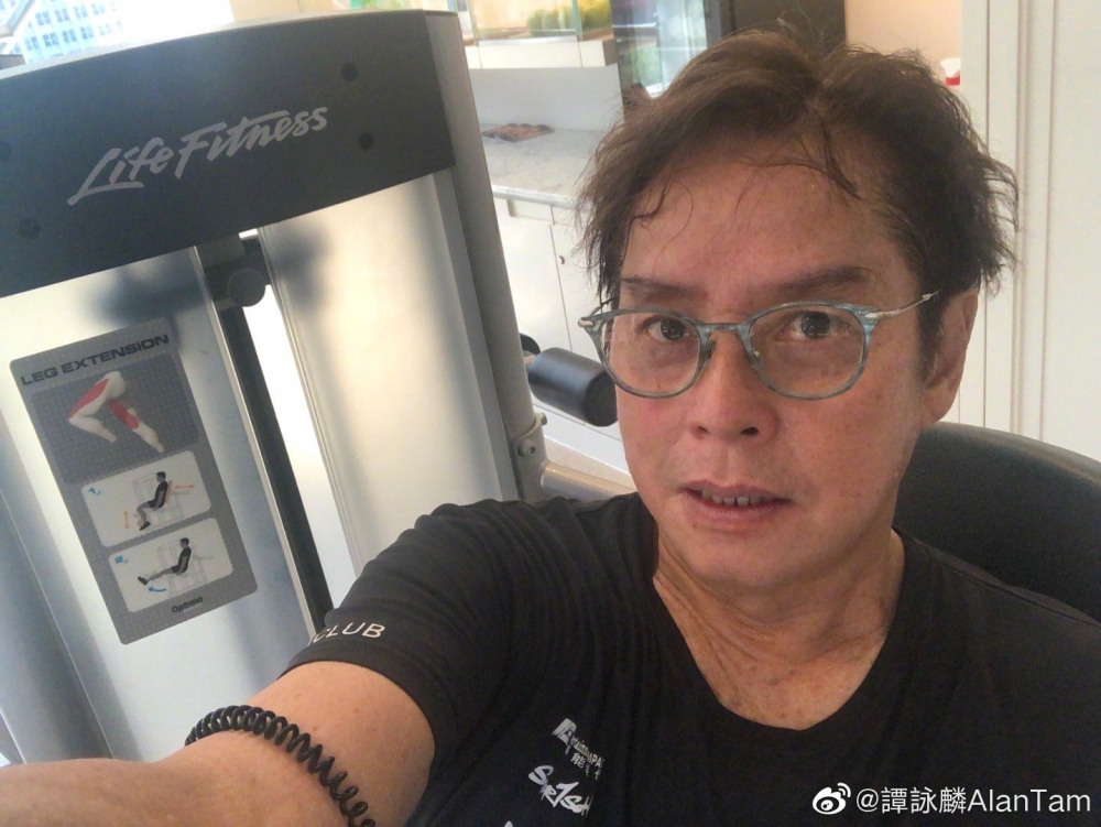 日前,譚詠麟返港並現身跑馬地進行檢測!