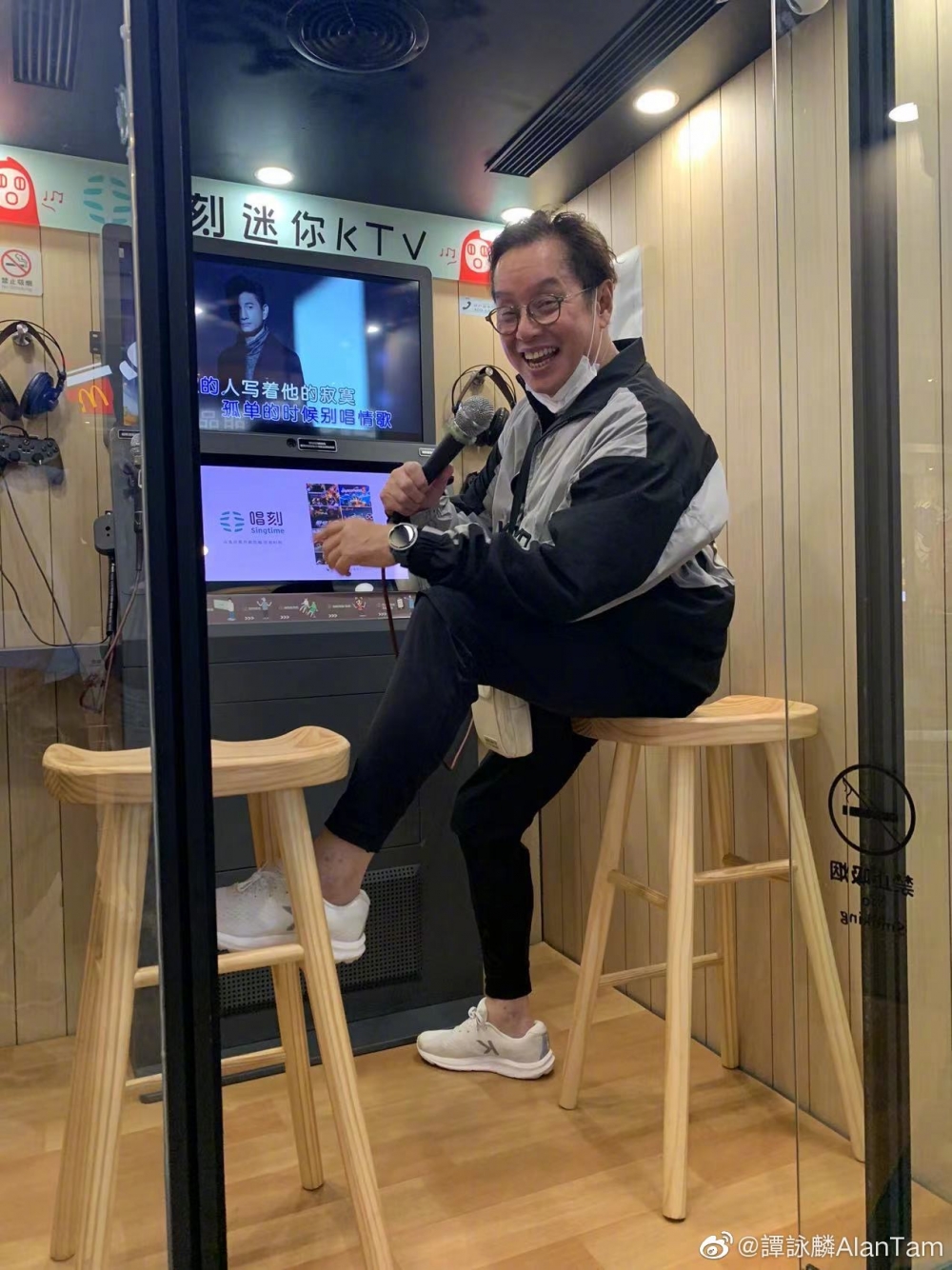 譚詠麟話自己平時都成日同粉絲們合照。