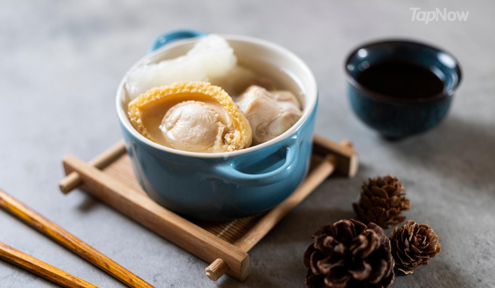 原隻鮑魚螺頭花膠雞,一次食盡矜貴鮑魚花膠!