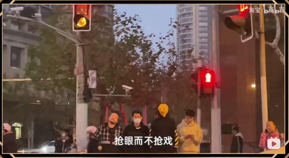 創作者表示就算喺街戴都唔會太過搶眼,可以融入人群中?!