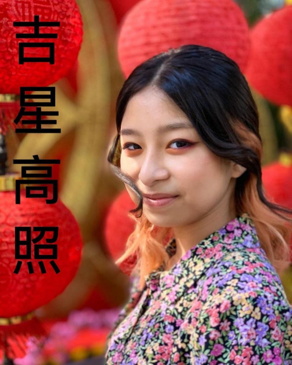 Celine新年嗰陣就試過化一個喜氣洋洋嘅妝容,橙紅色眼影似乎有啲重手咗