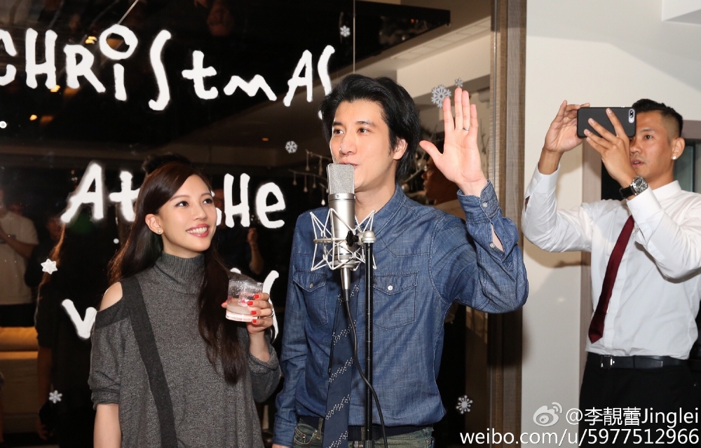 面對李靚蕾一再發文追擊,本來指會一一回應李靚蕾指控嘅王力宏終於喺社交網站向公眾道歉!