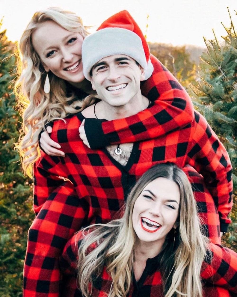 3個人都覺得好享受呢段關係，又認為Rebecca已經參與到佢哋嘅生活之中