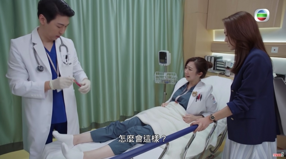 最近播出嘅兩套「台慶劇」《星空下的仁醫》、《十月初五的月光》,何依婷都擔任重要角色。