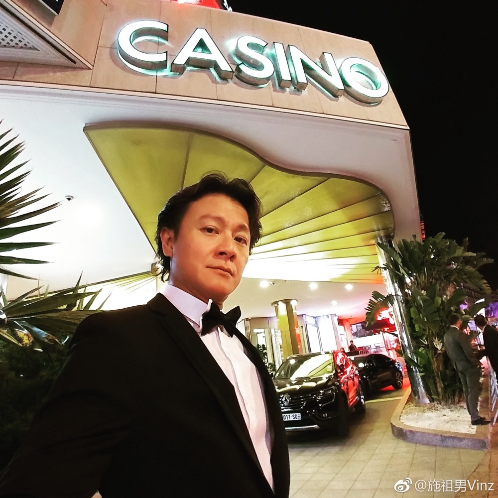 2008年，邵美琪同細10年嘅施祖男拍拖，戀情維繫咗6年。