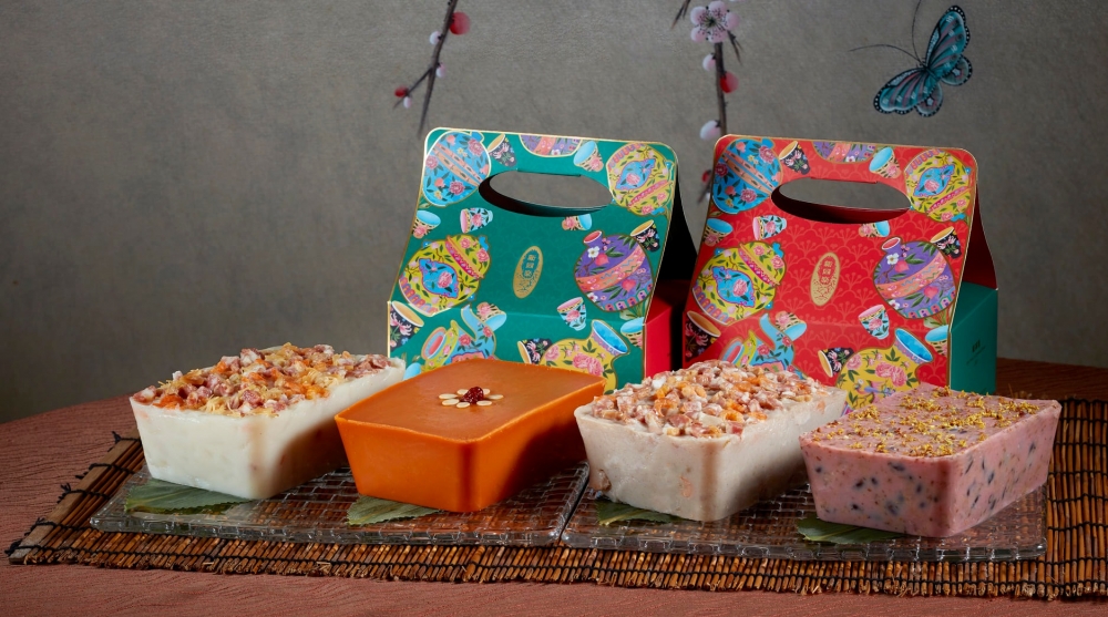 賀年糕點:五香臘味芋頭糕+鮮椰汁年糕+瑤柱臘味蘿蔔糕+桂花紅豆糕