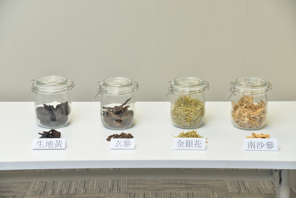 西醫一般都會先把症狀控制住,而中醫則會以協調五行為主!