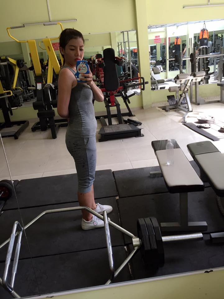 後來,佢下定決心減肥,仲喺FB分享減肥心得。
