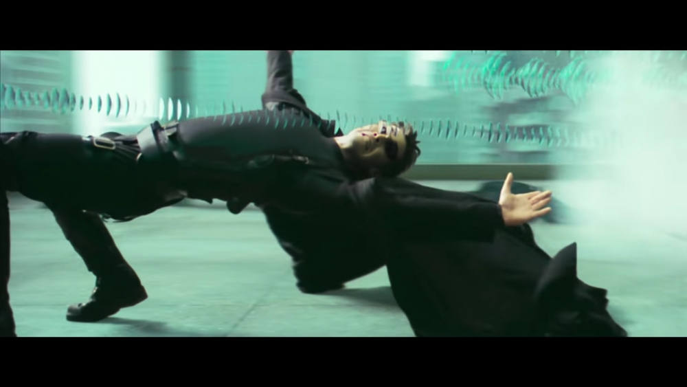 超經典的「避子彈時間（Bullet Time）」！