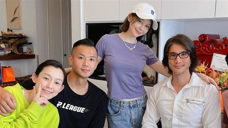 黑人、范瑋琪、徐若瑄、王力宏在家聚會嘅合照引起多重爭議