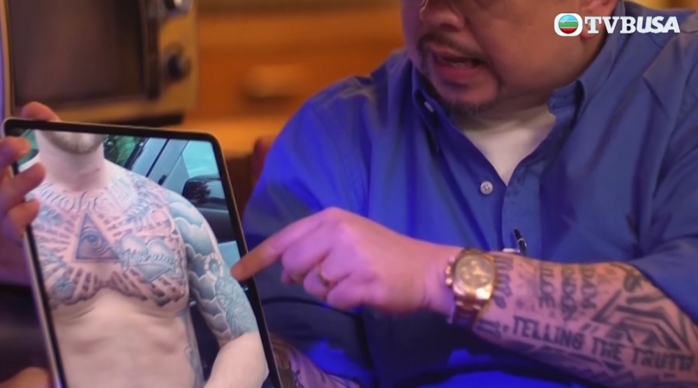 演員Tom Hanks嘅兒子身上有唔少有關光明會訊息嘅紋身!