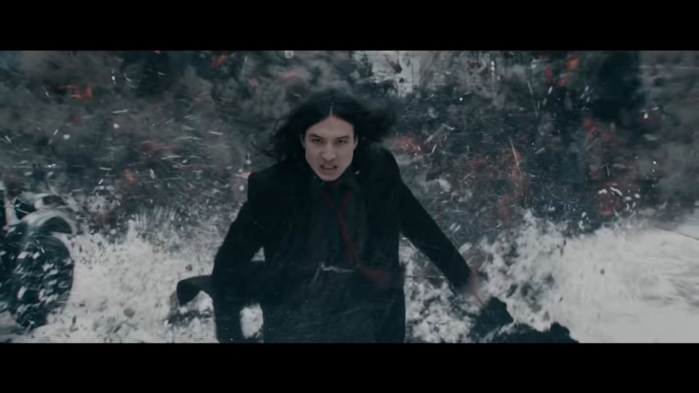 魁登斯在《怪獸與鄧不利多的秘密》以全新長髮造型登場！