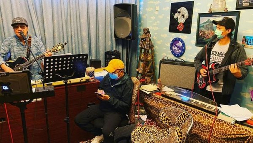 有不少豹紋佈置