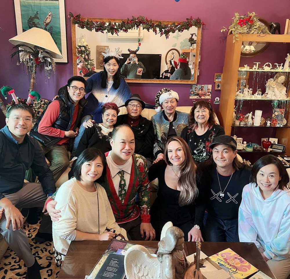 許冠傑聖誕都要戴豹紋聖誕帽！