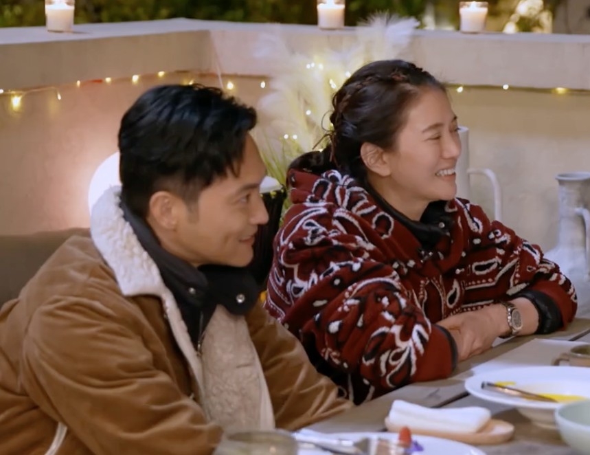 容祖兒(Joey)、蔡卓妍(阿Sa)、鍾欣潼(阿嬌)主持內地節目《因為是朋友呀》邀請咗張智霖袁詠儀夫婦做嘉賓