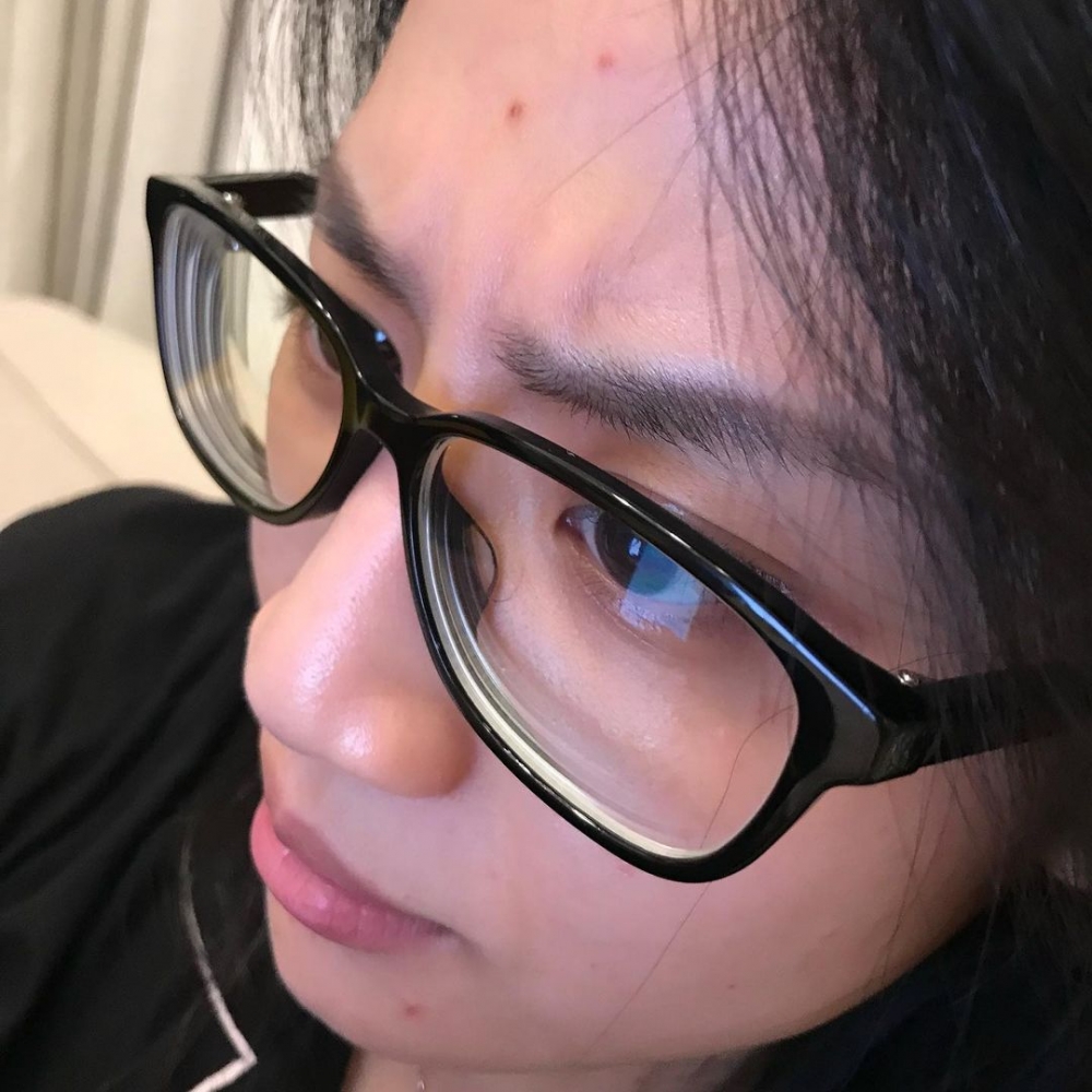 Coffee指老公平時連一張相都唔肯幫佢影,估唔到相簿入面竟然全部都係佢表情崩壞照或長痘痘時照片。