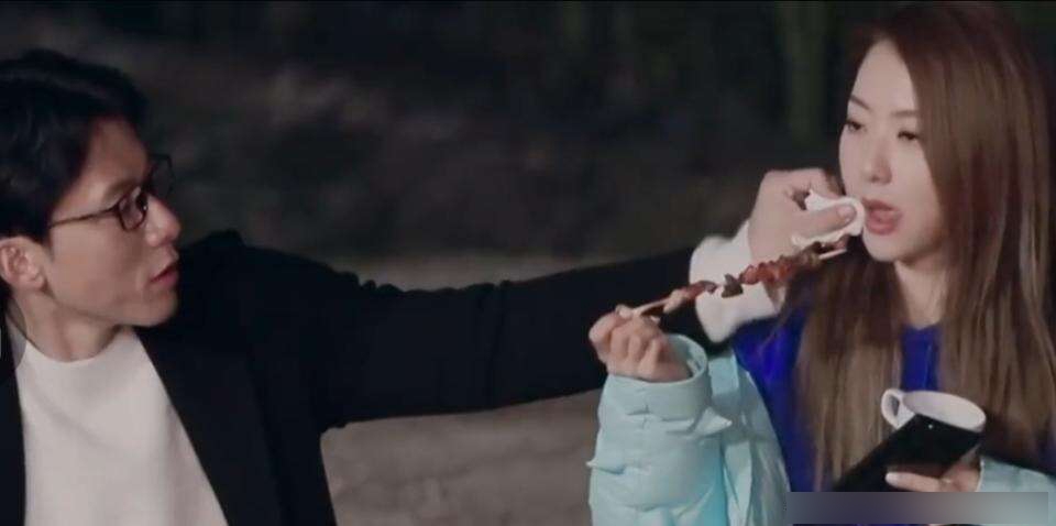 不少女網民告誡各位男士切勿擅自幫女生抹嘴