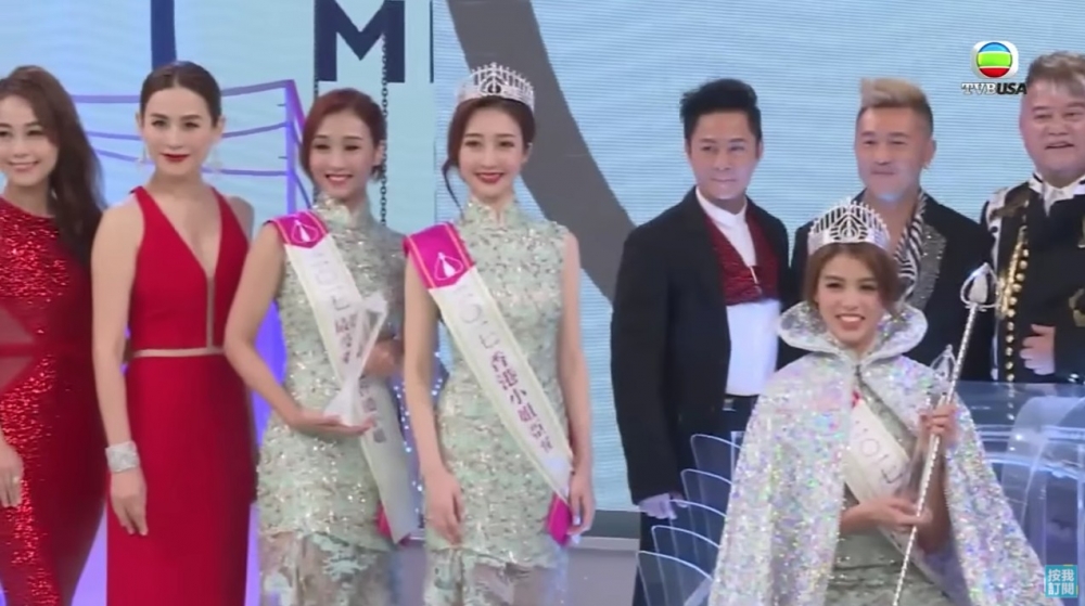 何依婷於2017年參選香港小姐競選,當年決賽佢不敵雷莊𠒇,失落后冠。